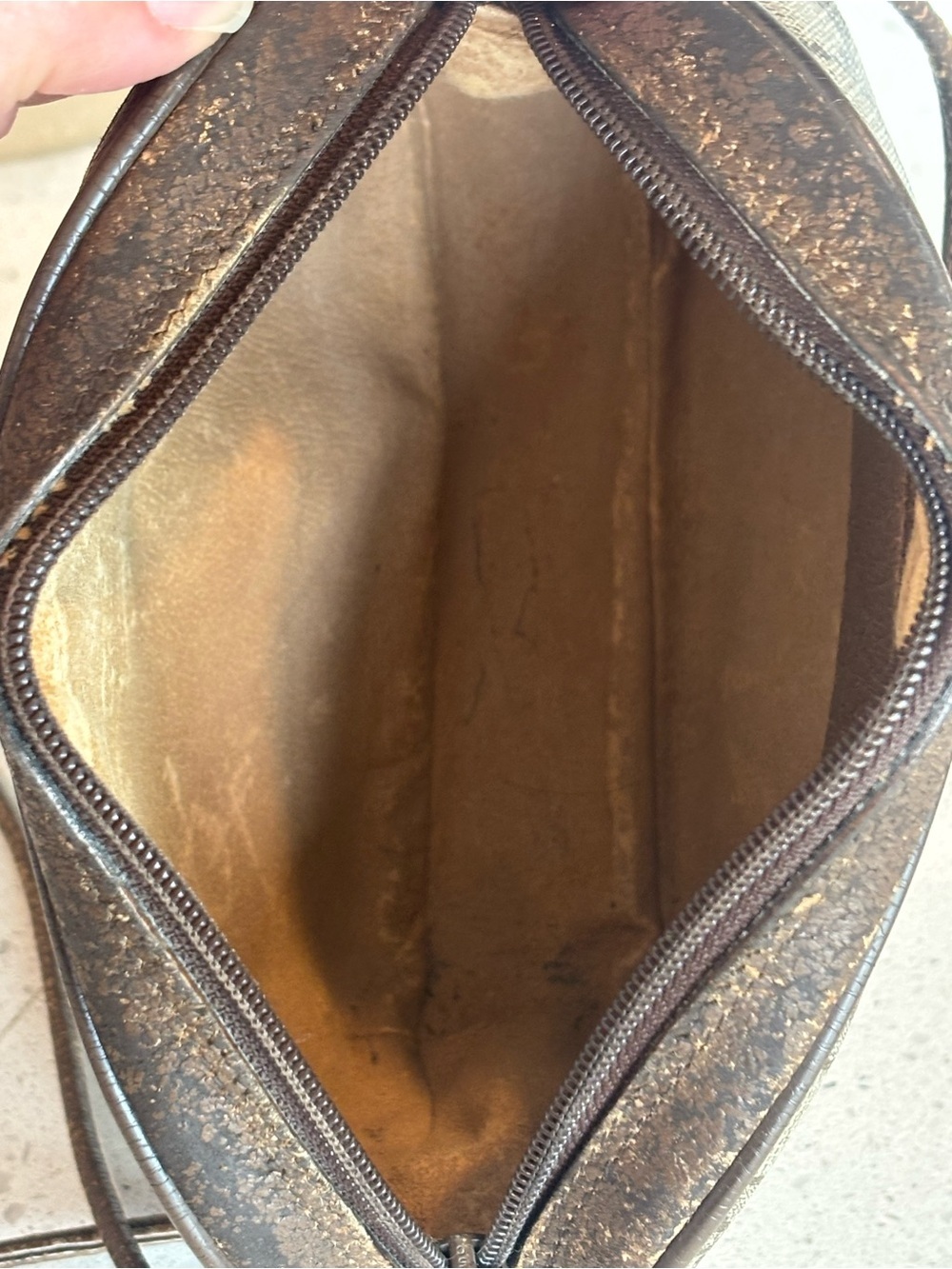 Gucci Beige/Brown Monogram Crossbody with Green-Red Web - Picture 8 of 16